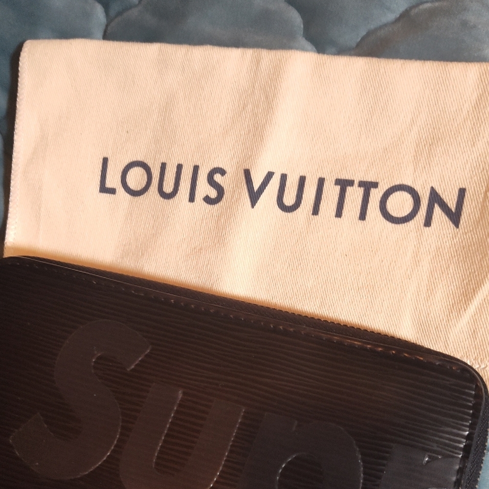 Louis Vuitton Women's Wallet N Duster